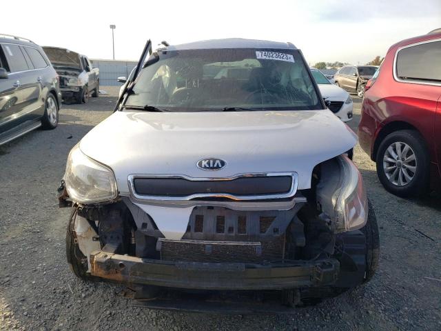 KNDJN2A22G7859111 - 2016 KIA SOUL SILVER photo 5