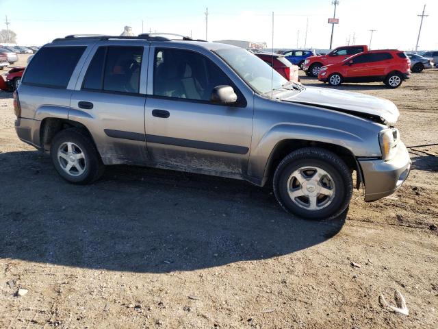 1GNDT13S352355209 - 2005 CHEVROLET TRAILBLAZE LS SILVER photo 4