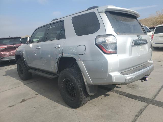 JTEBU5JR7G5380325 - 2016 TOYOTA 4RUNNER SR5/SR5 PREMIUM 银色 照片 2