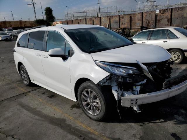 5TDKRKECXNS107428 - 2022 TOYOTA SIENNA LE WHITE photo 4