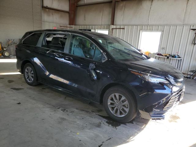 5TDKRKEC0NS117627 - 2022 TOYOTA SIENNA LE BLACK photo 4