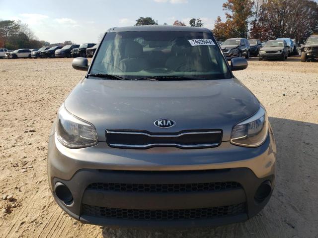 KNDJN2A25H7429574 - 2017 KIA SOUL GRAY photo 5