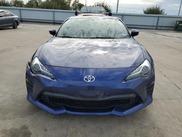 JF1ZNAA13H8702631 - 2017 TOYOTA 86 BASE BLUE photo 5