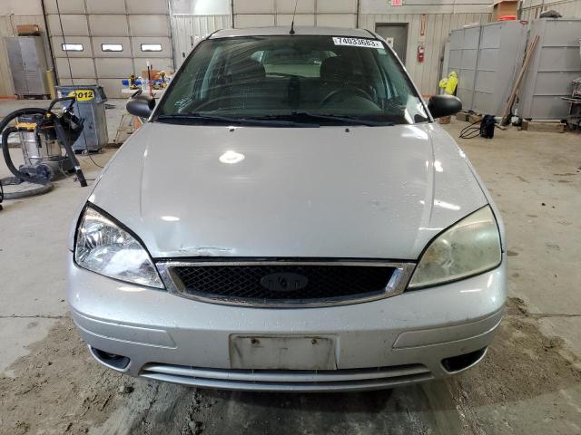 3FAFP37N65R159045 - 2005 FORD FOCUS ZX5 SILVER photo 5