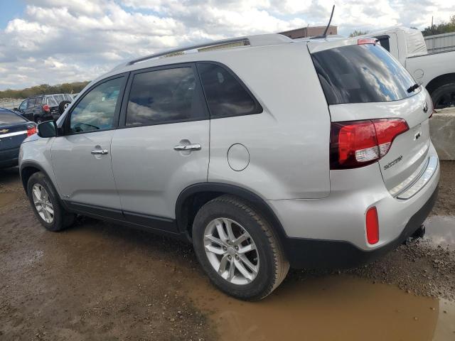 5XYKTDA76FG623080 - 2015 KIA SORENTO LX SILVER photo 2