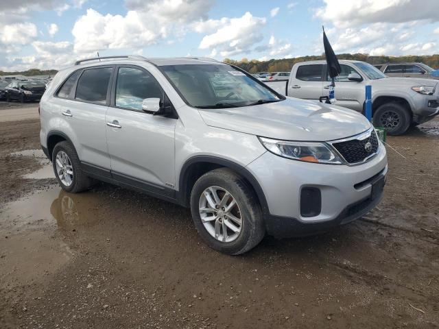 5XYKTDA76FG623080 - 2015 KIA SORENTO LX SILVER photo 4