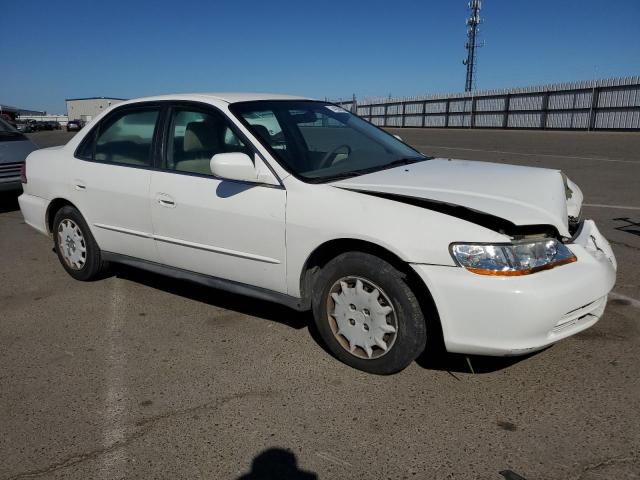 3HGCG66502G701460 - 2002 HONDA ACCORD LX WHITE photo 4