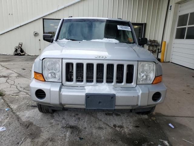 1J8HG48K06C285567 - 2006 JEEP COMMANDER SILVER photo 5