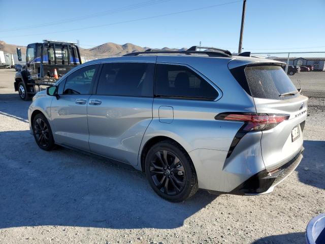 5TDXRKEC5PS139762 - 2023 TOYOTA SIENNA XSE SILVER photo 2