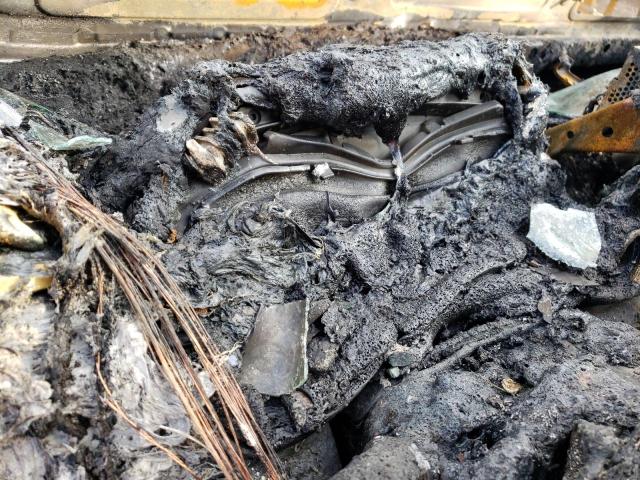 5TDGZRAH5LS007668 - 2020 TOYOTA HIGHLANDER XLE RED photo 9