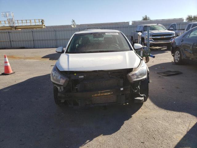 3KPA24AB3JE086550 - 2018 KIA RIO LX WHITE photo 5