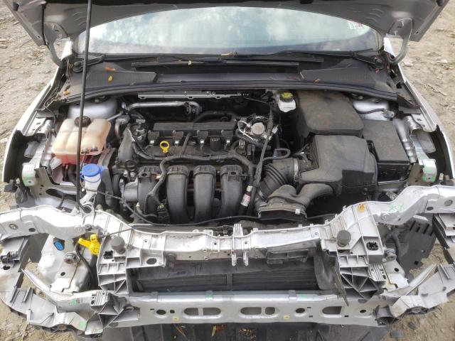 1FADP3K24JL332221 - 2018 FORD FOCUS SE SILVER photo 11