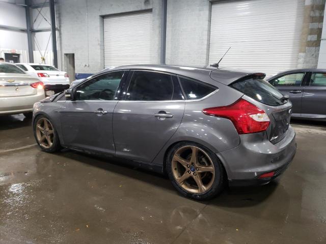 1FAHP3N27CL215393 - 2012 FORD FOCUS TITANIUM GRAY photo 2