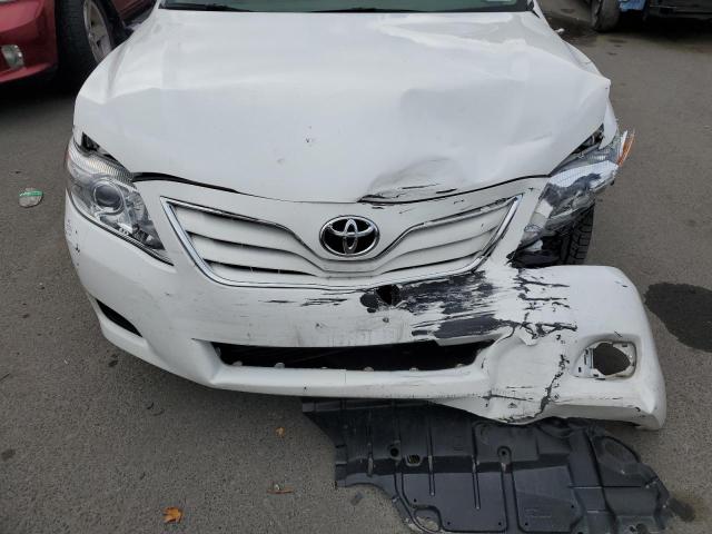 4T1BF3EKXAU563193 - 2010 TOYOTA CAMRY BASE WHITE photo 11