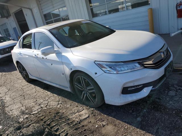 1HGCR3F97GA003901 - 2016 HONDA ACCORD TOURING WHITE photo 4