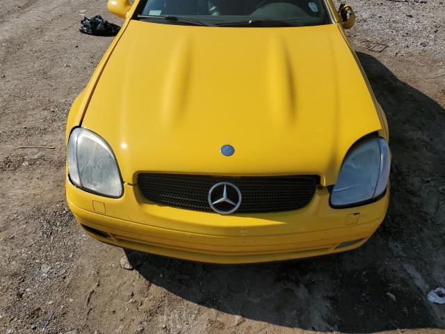 WDBKK47F1WF069109 - 1998 MERCEDES-BENZ SLK 230 KOMPRESSOR YELLOW photo 11