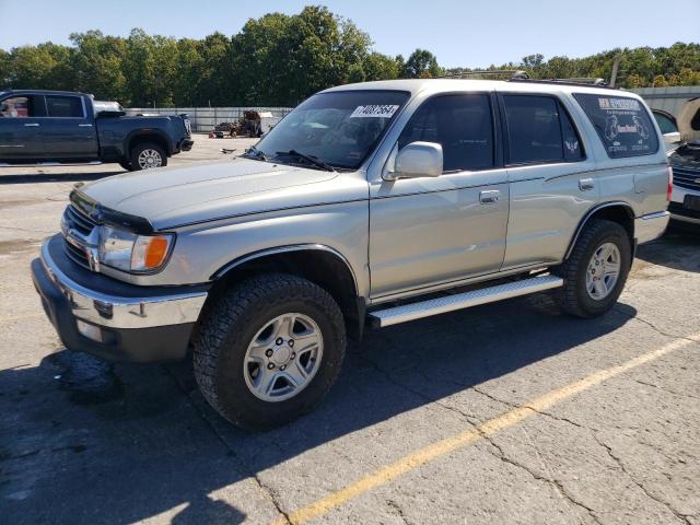 2001 TOYOTA 4RUNNER SR5, 