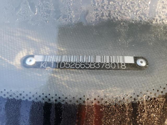 KL1TD52665B378018 - 2005 CHEVROLET AVEO BASE SILVER photo 12