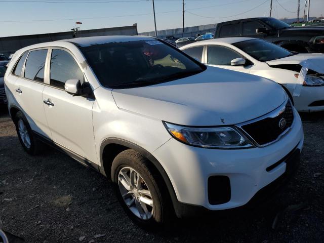 5XYKT3A64FG661375 - 2015 KIA SORENTO LX WHITE photo 4