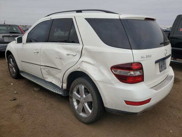 4JGBB8GB3BA674239 - 2011 MERCEDES-BENZ ML 350 4MATIC WHITE photo 2