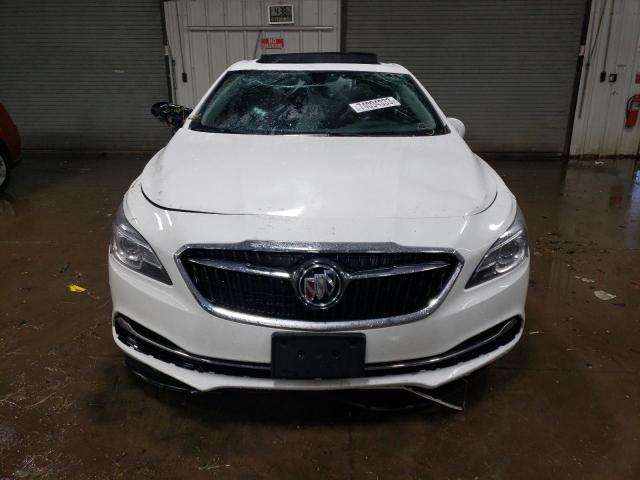 1G4ZP5SS4JU144977 - 2018 BUICK LACROSSE ESSENCE WHITE photo 5