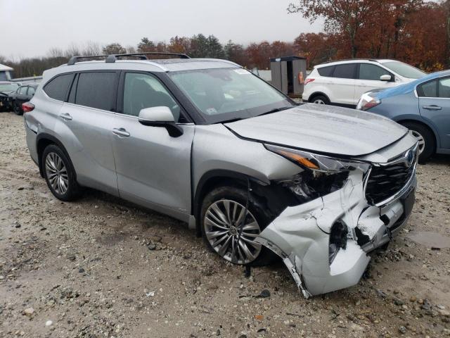 5TDEBRCH8NS077936 - 2022 TOYOTA HIGHLANDER HYBRID PLATINUM SILVER photo 4