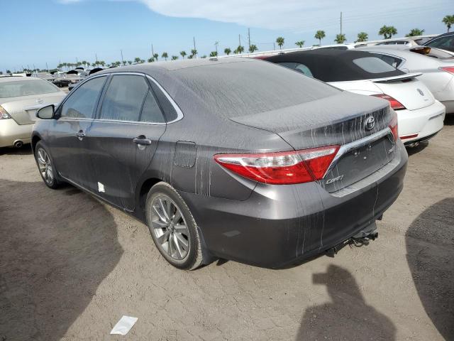 4T1BF1FK3HU753964 - 2017 TOYOTA CAMRY LE GRAY photo 2