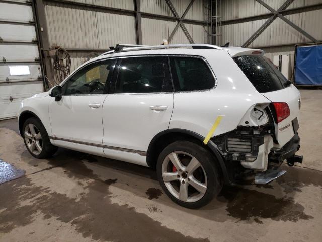 WVGEF9BP3DD012141 - 2013 VOLKSWAGEN TOUAREG V6 WHITE photo 2