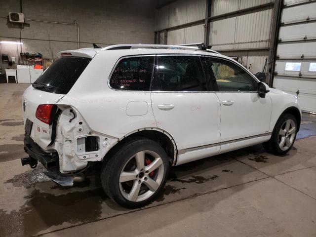 WVGEF9BP3DD012141 - 2013 VOLKSWAGEN TOUAREG V6 WHITE photo 3