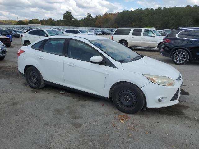 1FAHP3F25CL106574 - 2012 FORD FOCUS SE WHITE photo 4