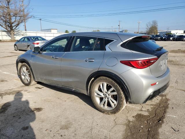 SJKCH5CP8JA059902 - 2018 INFINITI QX30 BASE فضي صورة 2
