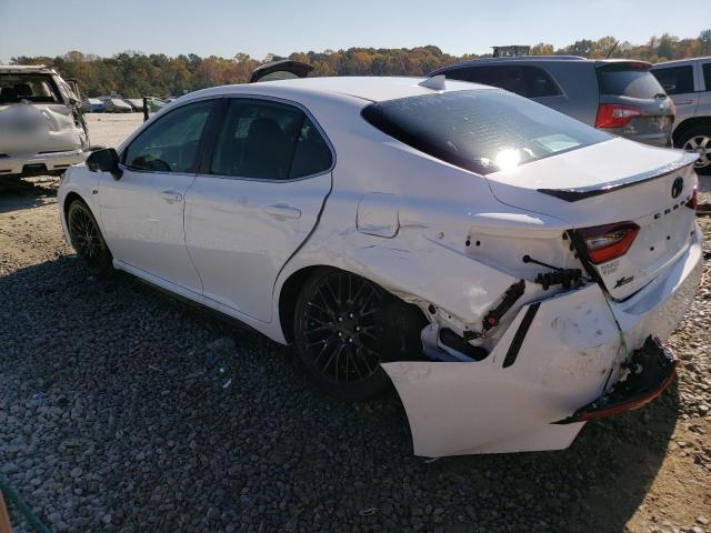 4T1G11AKXPU737108 - 2023 TOYOTA CAMRY SE NIGHT SHADE WHITE photo 2