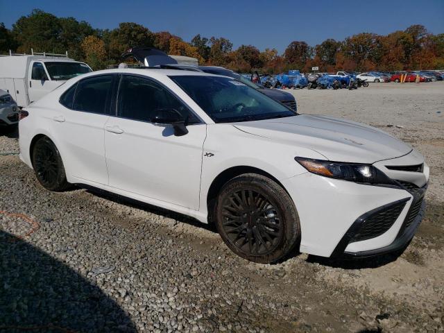 4T1G11AKXPU737108 - 2023 TOYOTA CAMRY SE NIGHT SHADE WHITE photo 4