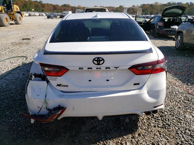 4T1G11AKXPU737108 - 2023 TOYOTA CAMRY SE NIGHT SHADE WHITE photo 6