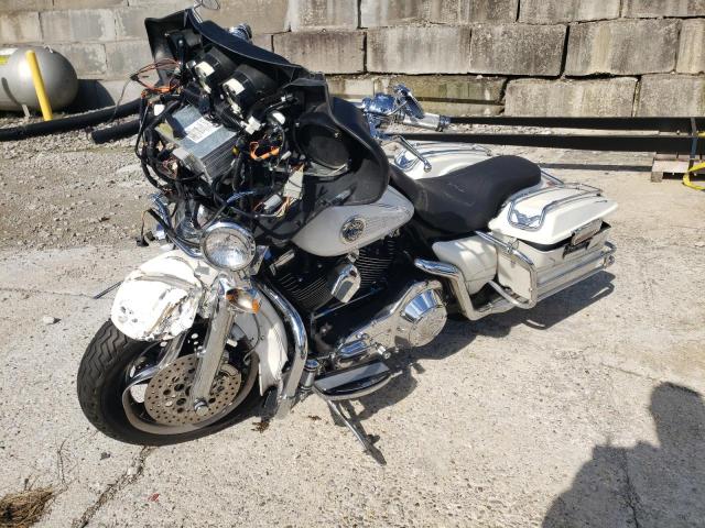1HD1FCW114Y611472 - 2004 HARLEY-DAVIDSON FLHTCUI 白色 照片 2