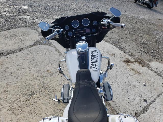 1HD1FCW114Y611472 - 2004 HARLEY-DAVIDSON FLHTCUI 白色 照片 5