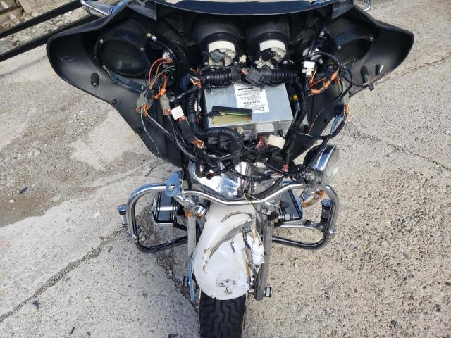 1HD1FCW114Y611472 - 2004 HARLEY-DAVIDSON FLHTCUI 白色 照片 7