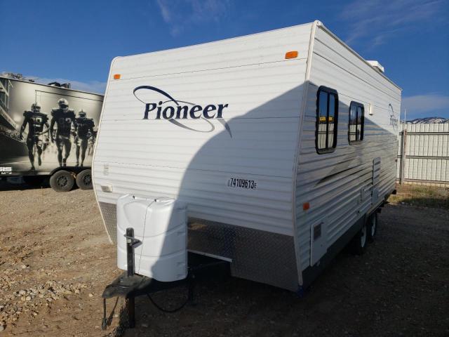 1EB1C182562493872 - 2006 FLEETWOOD PIONEER WHITE photo 2