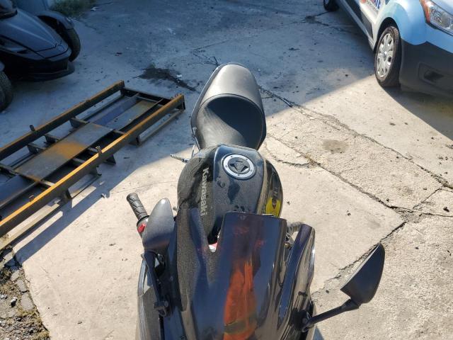 JKAEXEA106A006125 - 2006 KAWASAKI EX650 A6F 黑色 照片 5