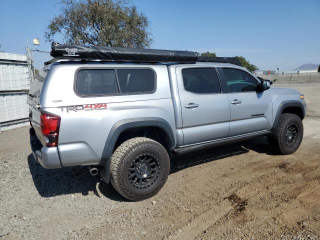 3TMCZ5AN3JM129309 - 2018 TOYOTA TACOMA DOUBLE CAB SILVER photo 3