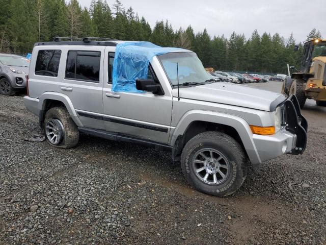 1J8HG48K18C135132 - 2008 JEEP COMMANDER SPORT SILVER photo 4