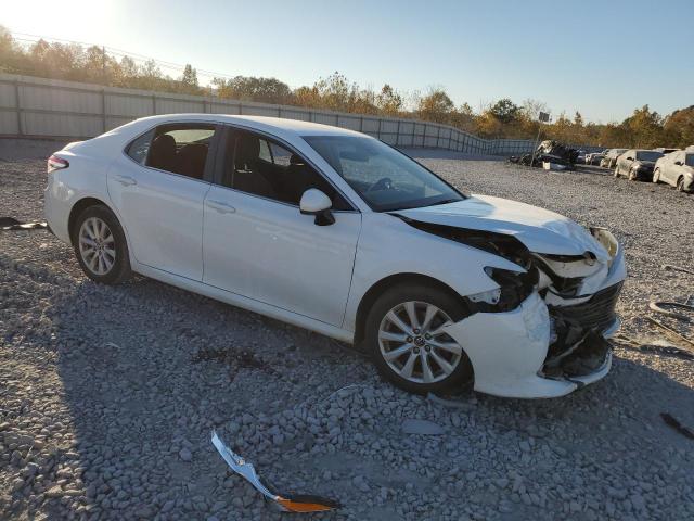 4T1B11HK7JU122524 - 2018 TOYOTA CAMRY L WHITE photo 4