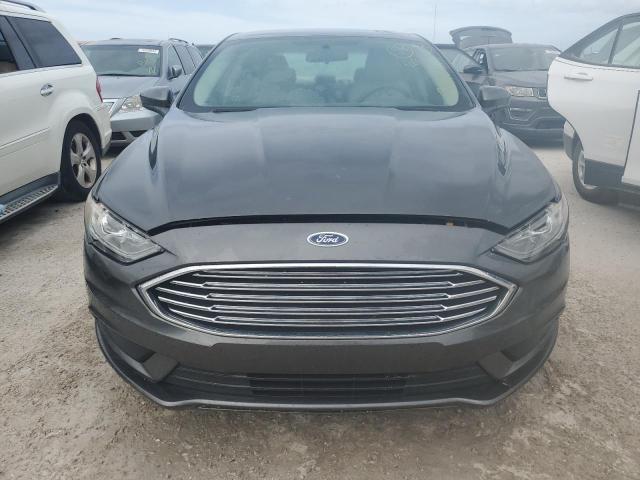 3FA6P0H78HR108052 - 2017 FORD FUSION SE GRAY photo 5