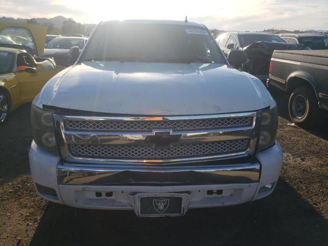 1GCEC14X39Z134536 - 2009 CHEVROLET SILVERADO C1500 WHITE photo 5