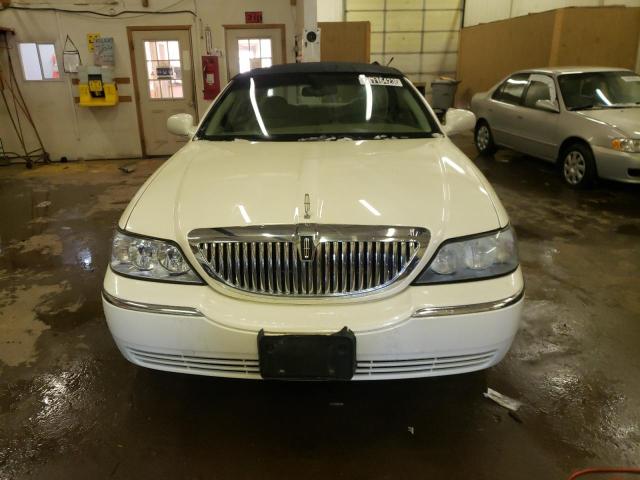 1LNHM81W97Y609023 - 2007 LINCOLN TOWN CAR SIGNATURE WHITE photo 5