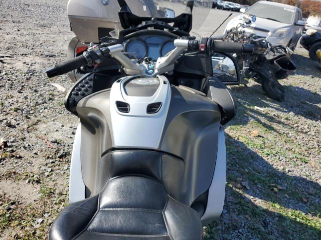 WB1044001BZW19536 - 2011 BMW R1200 RT GRAY photo 5