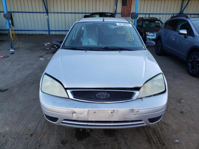 1FAFP34N86W199002 - 2006 FORD FOCUS ZX4 SILVER photo 5