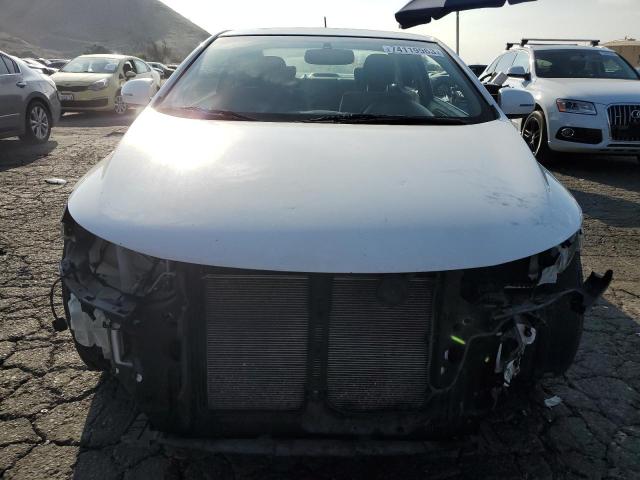 KNAFU6A24D5679777 - 2013 KIA FORTE EX WHITE photo 5