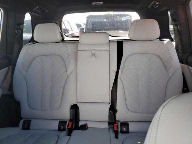 5UX33EM07P9P54139 - 2023 BMW X7 M60I WHITE photo 10
