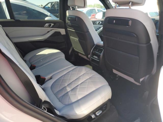 5UX33EM07P9P54139 - 2023 BMW X7 M60I WHITE photo 11